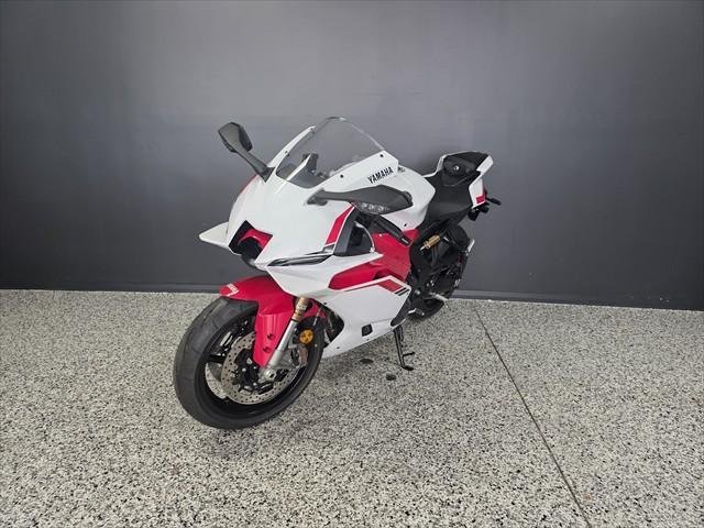 2025 Yamaha YZF-R9
