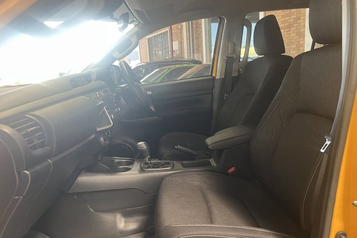 2025 Toyota Hilux SR