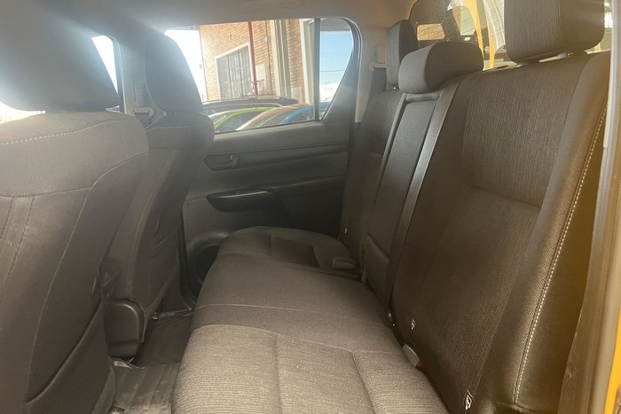 2025 Toyota Hilux SR