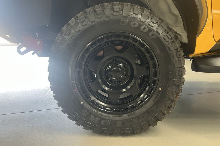 2025 Toyota Hilux SR