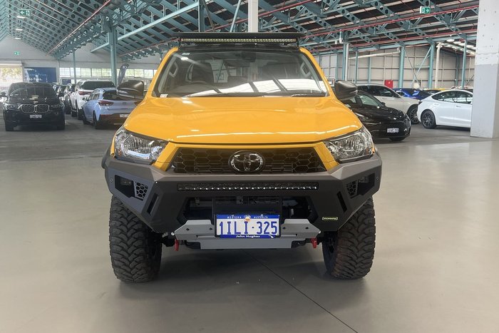 2025 Toyota Hilux SR