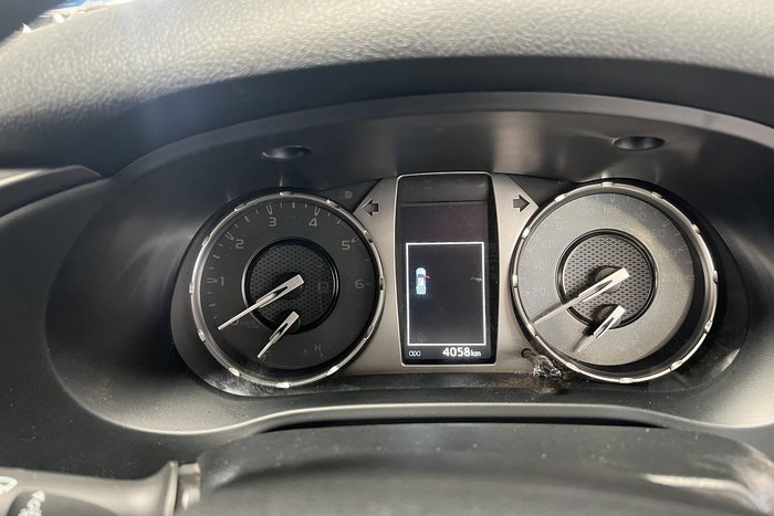 2025 Toyota Hilux SR