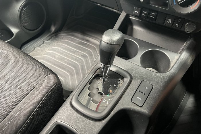 2025 Toyota Hilux SR