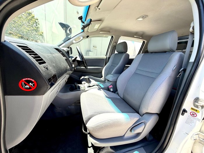 2010 Toyota Hilux SR KUN26R MY10 4X4 Glacier White