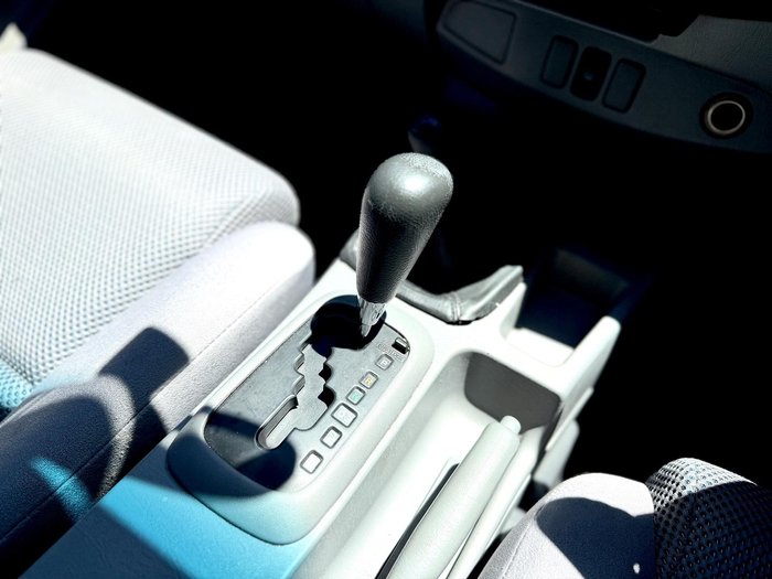 2010 Toyota Hilux SR KUN26R MY10 4X4 Glacier White