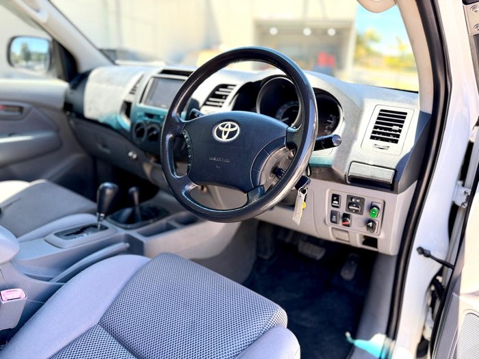 2010 Toyota Hilux SR KUN26R MY10 4X4 Glacier White