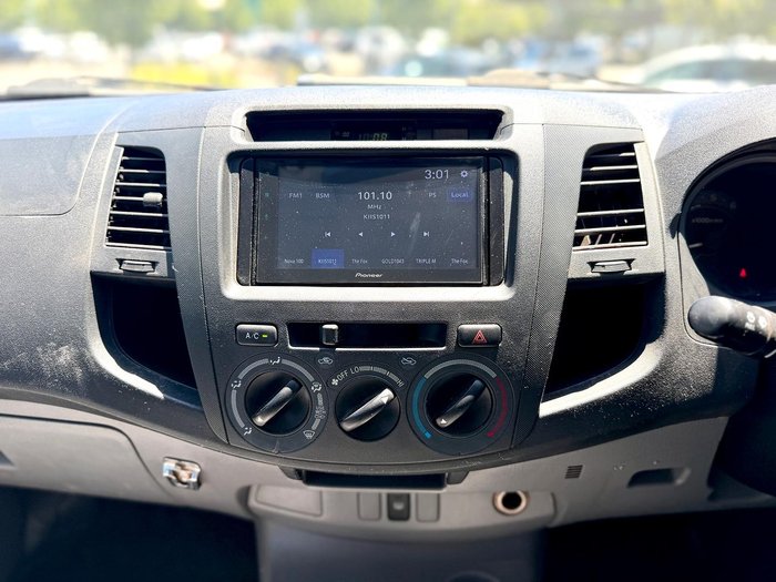 2010 Toyota Hilux SR KUN26R MY10 4X4 Glacier White