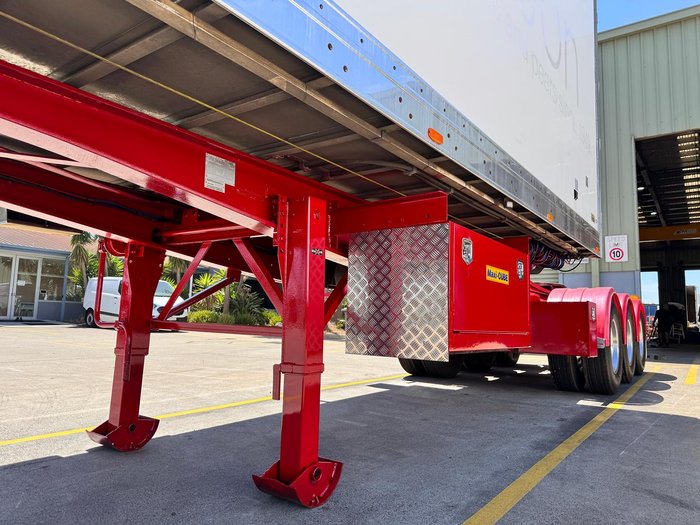 2012 Maxitrans St3 Lead A 12 Pallet High Cube Reefer Stacker