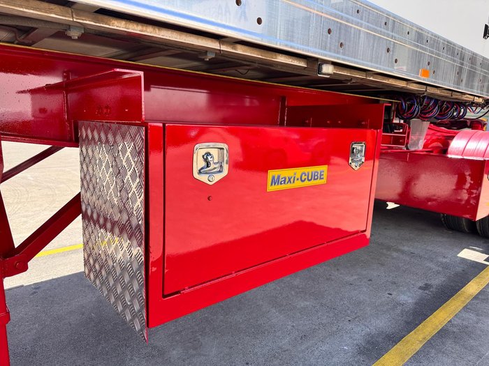 2012 Maxitrans St3 Lead A 12 Pallet High Cube Reefer Stacker