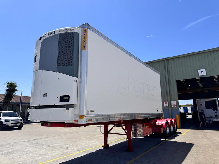 2012 Maxitrans St3 Lead A 12 Pallet High Cube Reefer Stacker