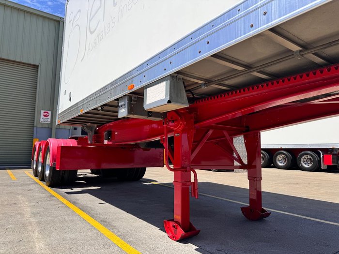 2012 Maxitrans St3 Lead A 12 Pallet High Cube Reefer Stacker