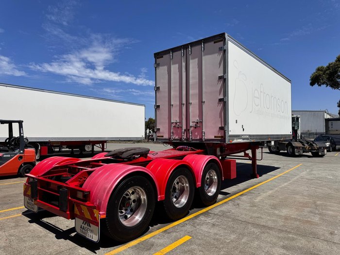 2012 Maxitrans St3 Lead A 12 Pallet High Cube Reefer Stacker