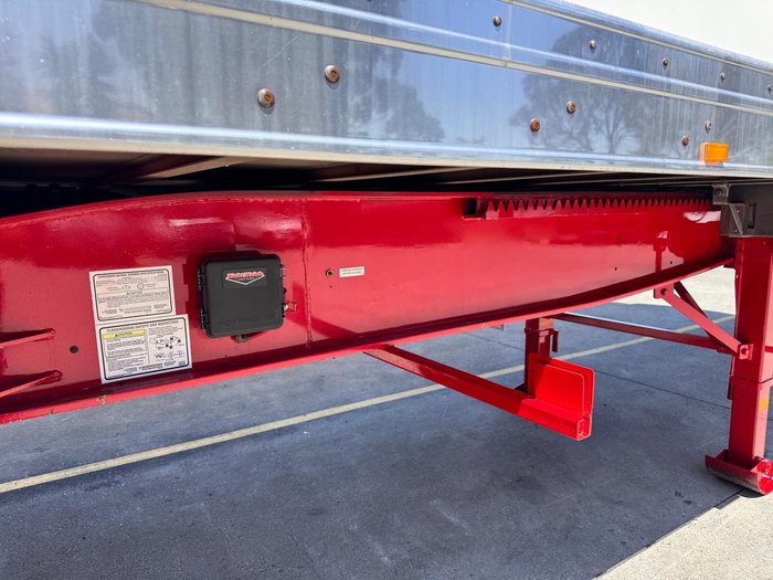 2012 Maxitrans St3 Lead A 12 Pallet High Cube Reefer Stacker