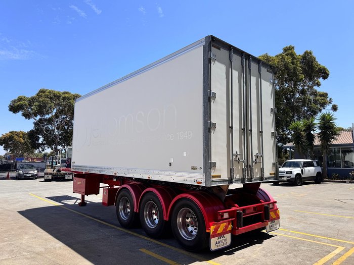 2012 Maxitrans St3 Lead A 12 Pallet High Cube Reefer Stacker