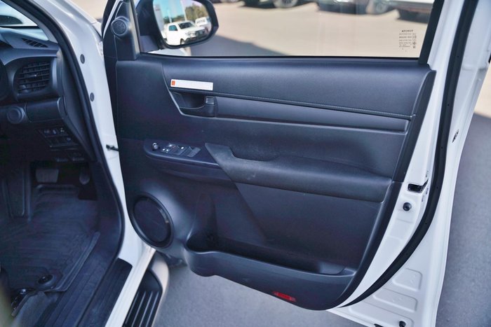 2024 Toyota Hilux SR