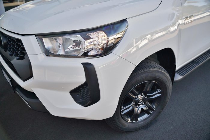 2024 Toyota Hilux SR
