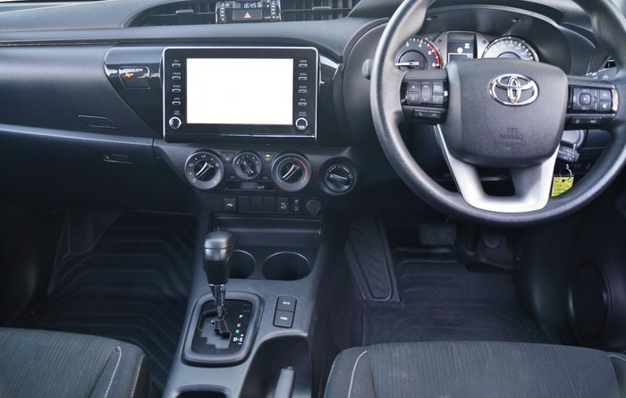 2024 Toyota Hilux SR