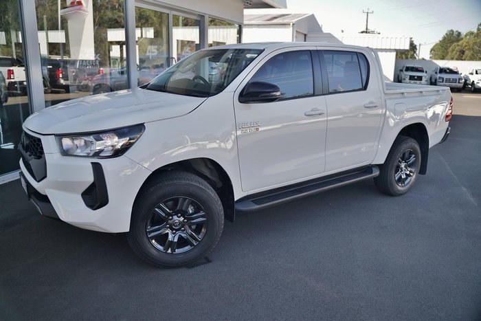 2024 Toyota Hilux SR