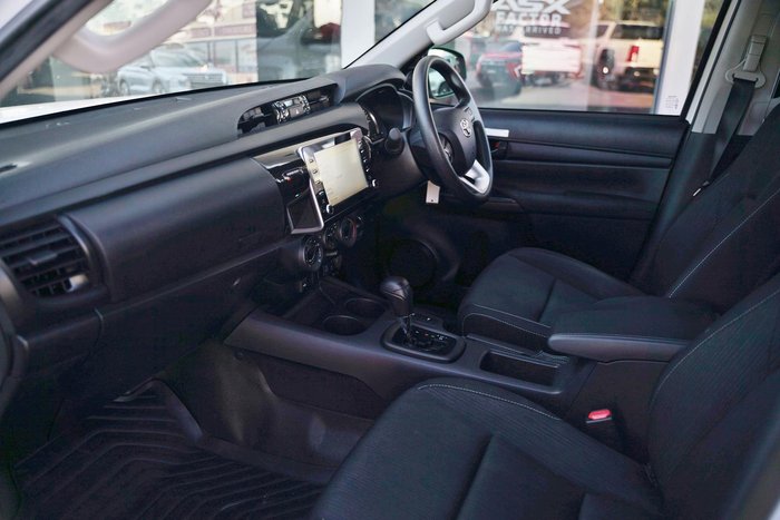 2024 Toyota Hilux SR