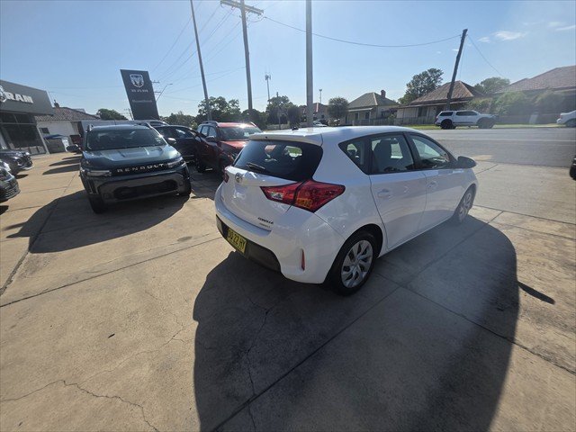2014 TOYOTA COROLLA ZRE182R ASCENT 1.8L 4Cyl MULTI POINT F/INJ CVT AUTO 7 SP SEQUENTIAL 5D HATCHBACK White