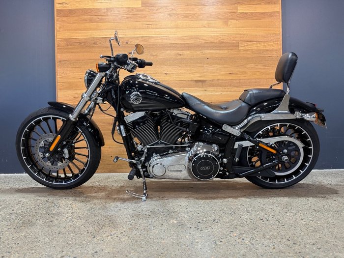 2017 HARLEY-DAVIDSON FXSB SOFTAIL BREAKOUT