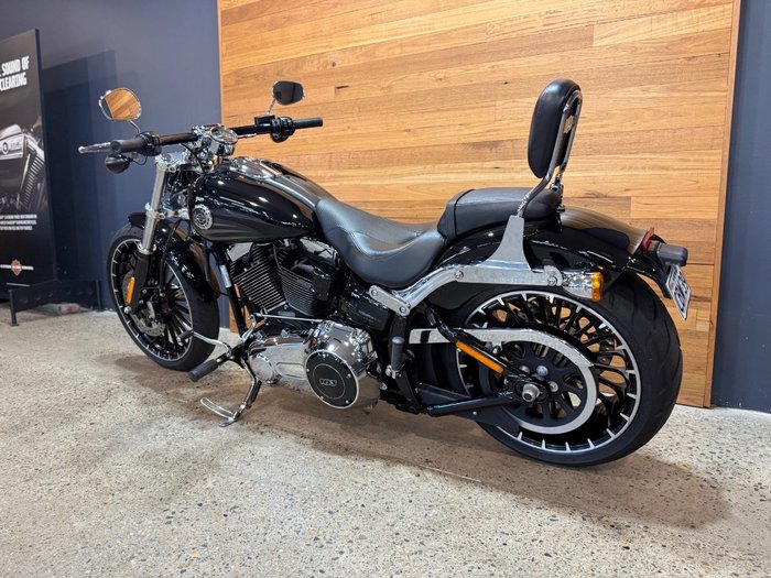 2017 HARLEY-DAVIDSON FXSB SOFTAIL BREAKOUT
