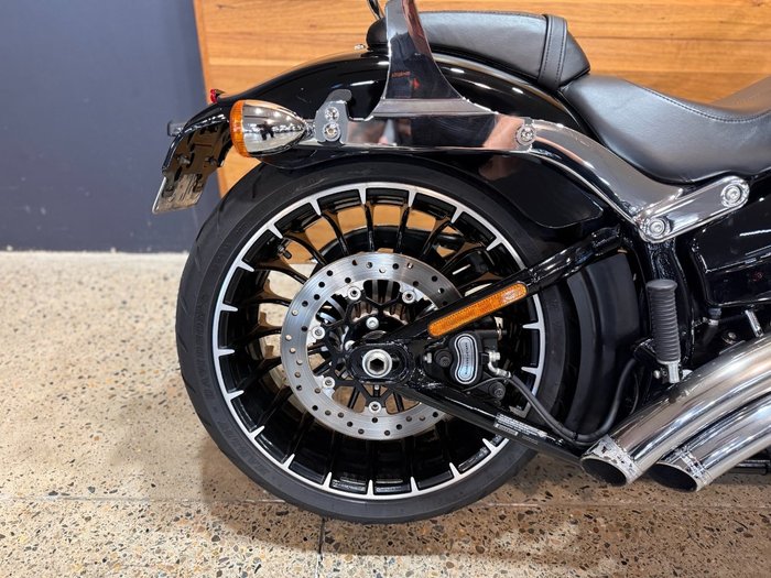 2017 HARLEY-DAVIDSON FXSB SOFTAIL BREAKOUT