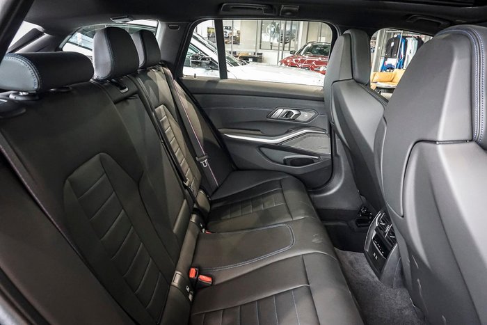 2025 BMW 3 Series 330i M Sport