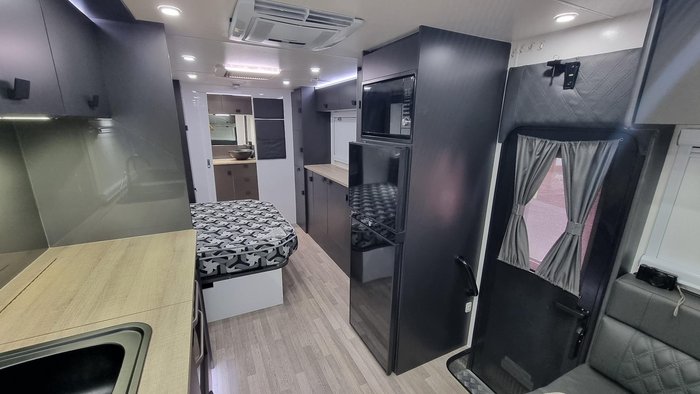 2023 Southern Cross Signature Series 22' Slide-Out