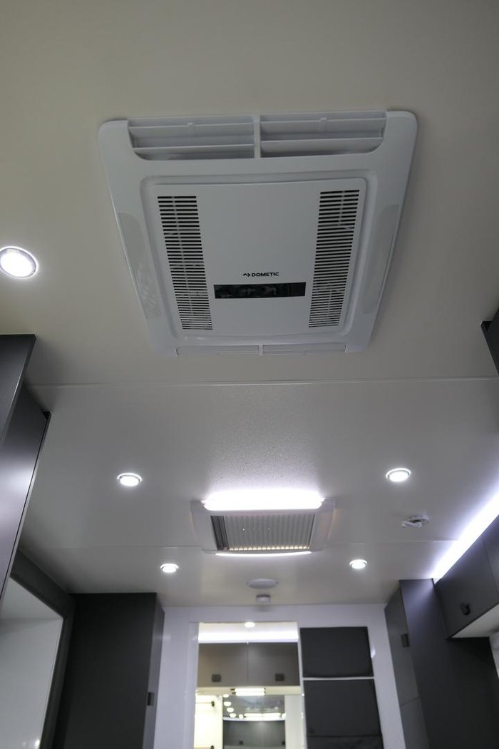 2024 Southern Cross Signature Series 22' Slide-Out