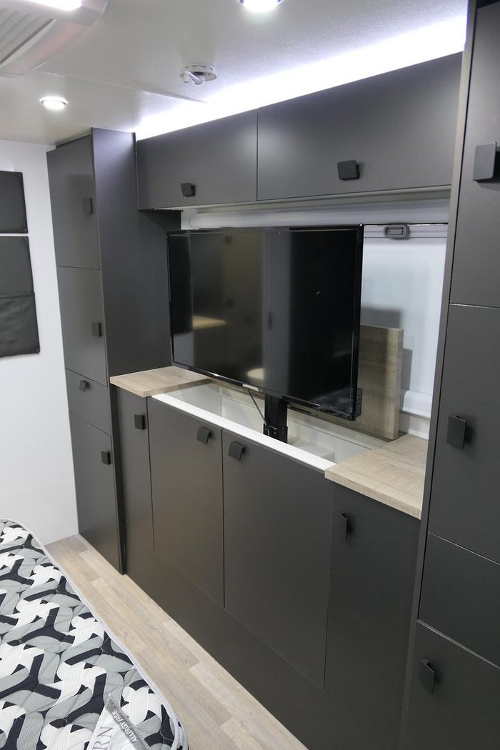 2024 Southern Cross Signature Series 22' Slide-Out