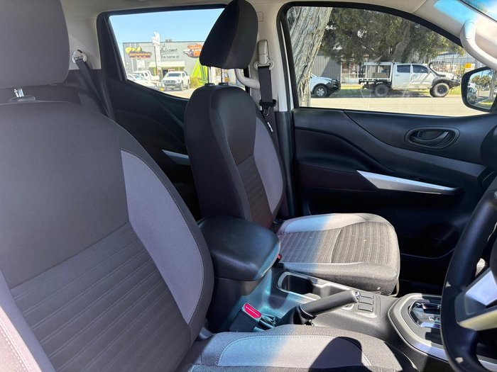 2022 Nissan Navara SL