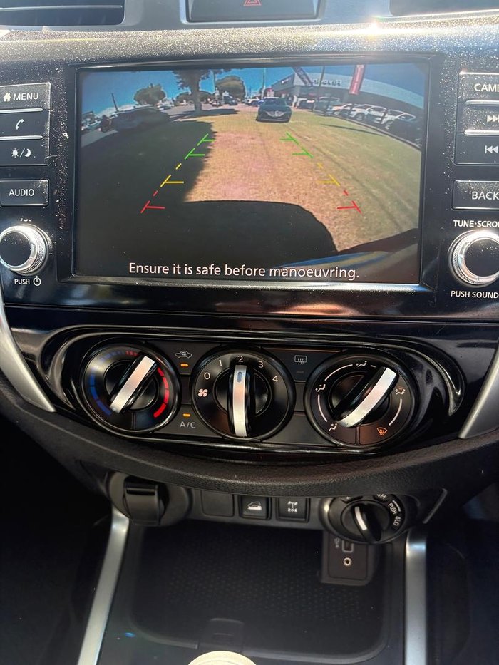 2022 Nissan Navara SL