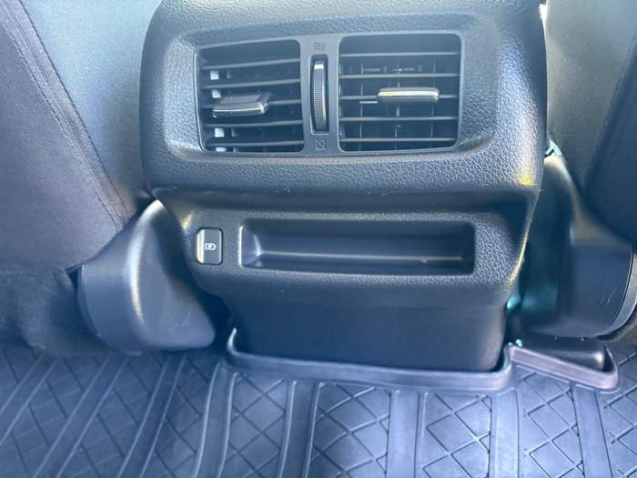 2022 Nissan Navara SL