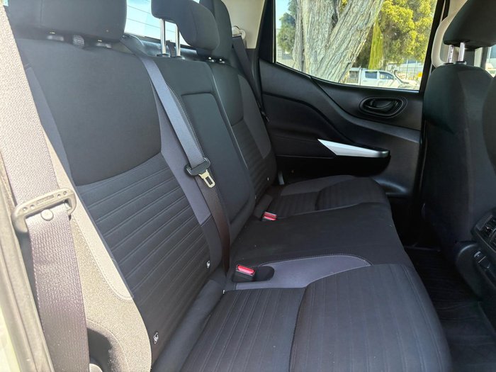 2022 Nissan Navara SL