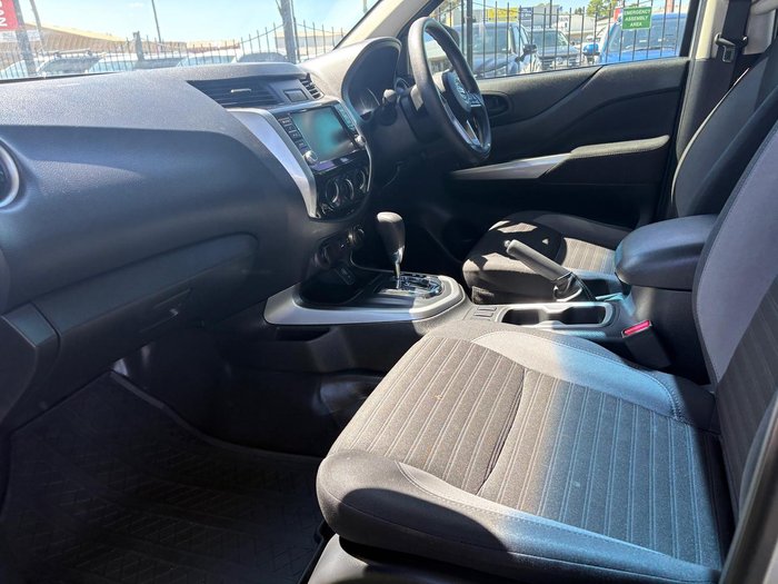 2022 Nissan Navara SL