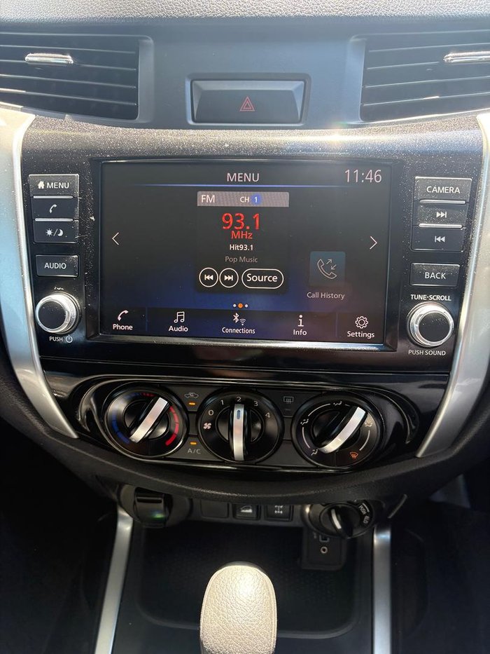 2022 Nissan Navara SL