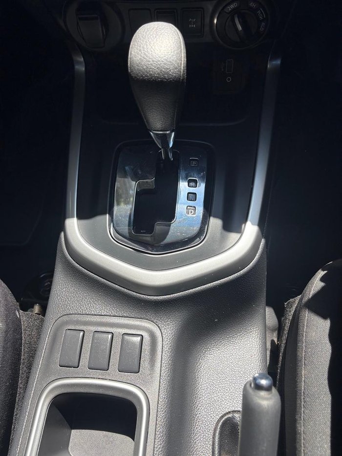 2022 Nissan Navara SL