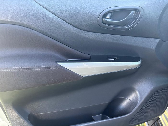 2022 Nissan Navara SL