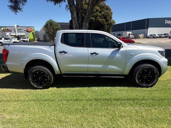 2022 Nissan Navara SL