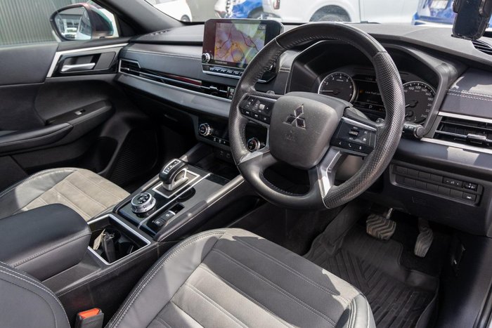 2023 Mitsubishi Outlander LS Black Edition