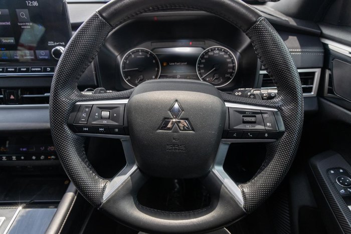 2023 Mitsubishi Outlander LS Black Edition