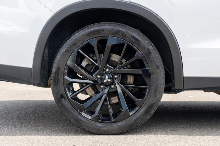 2023 Mitsubishi Outlander LS Black Edition