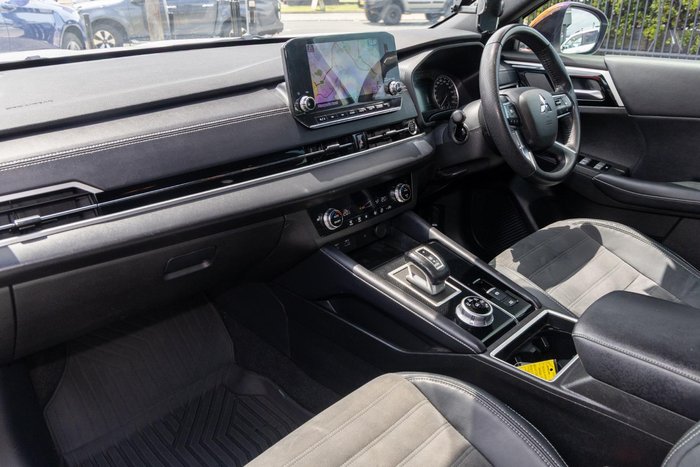 2023 Mitsubishi Outlander LS Black Edition