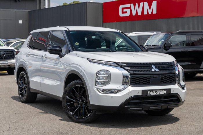 2023 Mitsubishi Outlander LS Black Edition