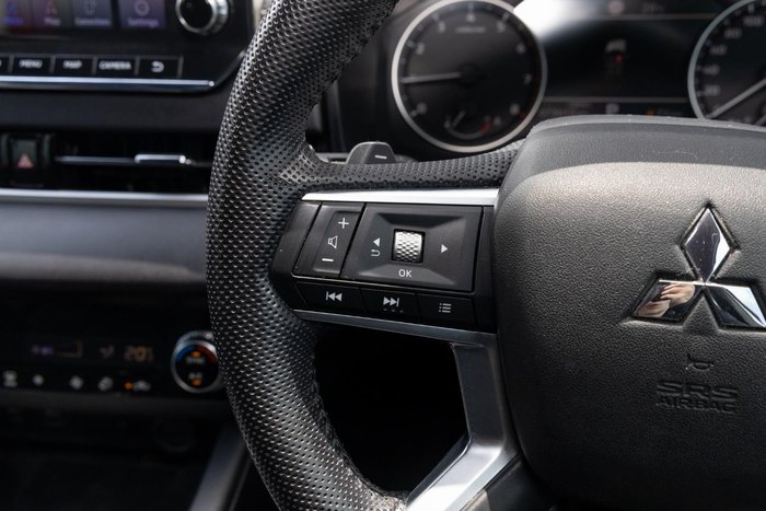 2023 Mitsubishi Outlander LS Black Edition