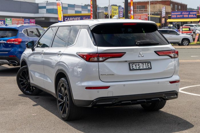 2023 Mitsubishi Outlander LS Black Edition