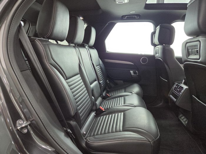 2022 Land Rover Discovery P360 R-Dynamic SE