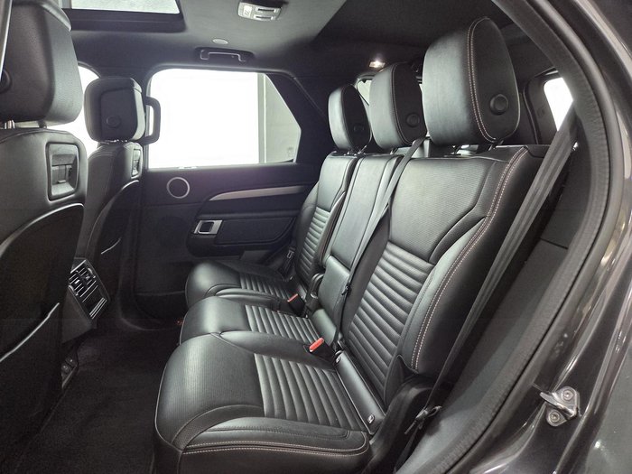 2022 Land Rover Discovery P360 R-Dynamic SE