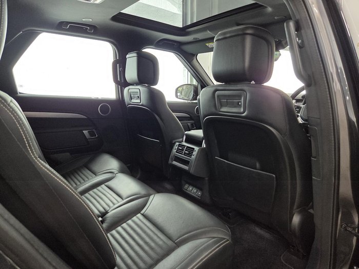 2022 Land Rover Discovery P360 R-Dynamic SE